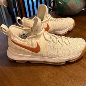 Authenticity Guarantee
Nike Zoom KD 9 IX Texas 899640-110 Size 91/2
